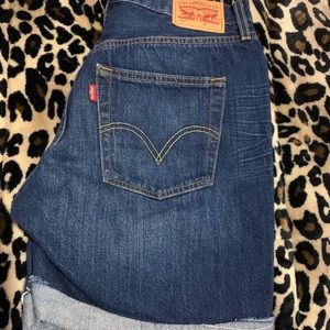 Levis Boyfriend-fit Shorts